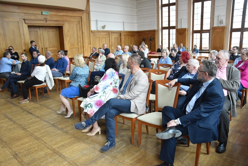 Malbork. Darmowa komunikacja miejska i rozszerzenie Strefy Płatnego Parkowania. Konsultacje z mieszkańcami