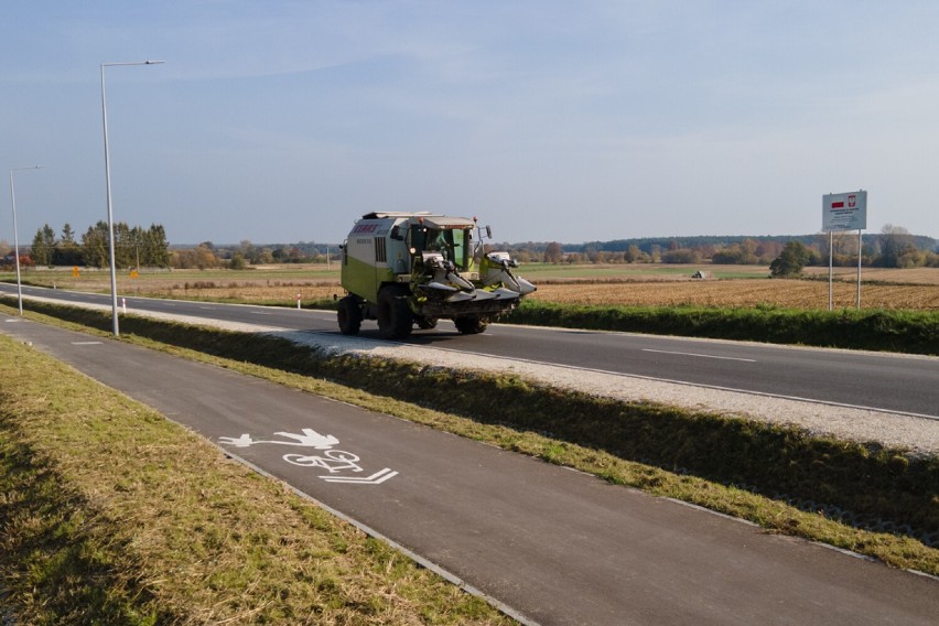 Zakończyła się rozbudowa kilometra drogi wojewódzkiej 450 w powiecie wieruszowskim