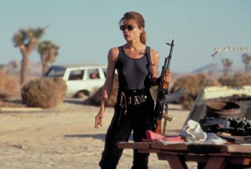 Linda Hamilton jako Sarah Connor w filmie "Terminator II:...