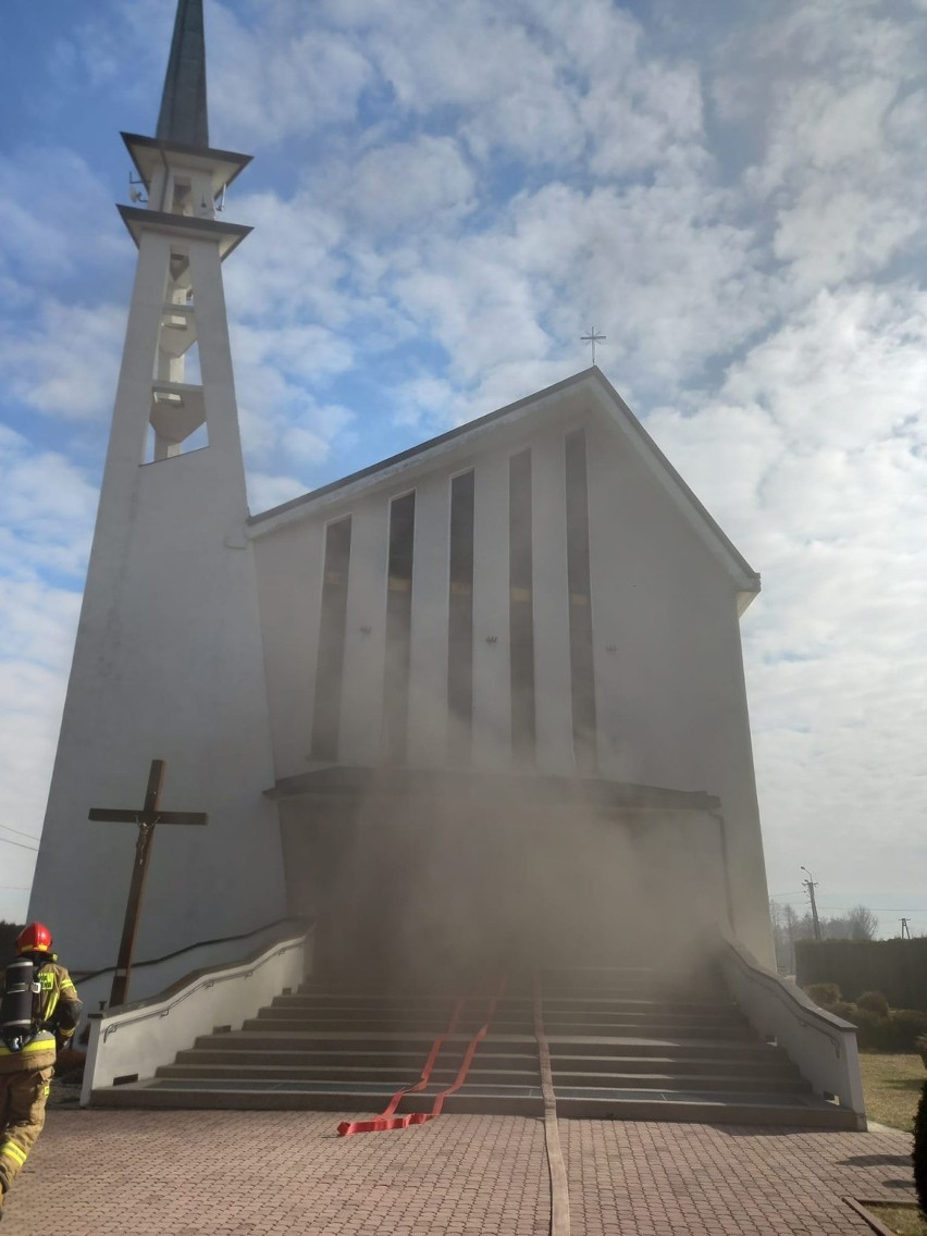 Pożar w murowanym kościele w parafii Radgoszcz-Krzywda...
