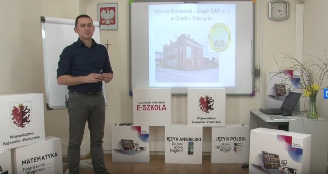 Historyk Szymon Wiśniewski, który uczy w Zespole Szkół nr 2 w Golubiu-Dobrzyniu został nauczycielem Kujawsko-Pomorskiej E-Szkoły, prowadząc ciekawe lekcje dla uczniów z województwa.