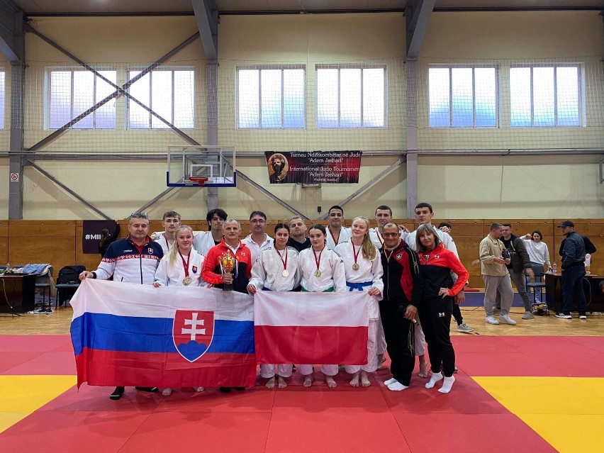 Judocy UKS ASW judo Jasło przywieźli z Kosowa cztery medale