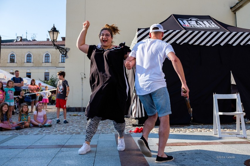 Tarnów. Drugi dzień festiwalu 34. Ulica. Było duża dawka humoru, akrobatyki i mocnych wrażeń [ZDJĘCIA]