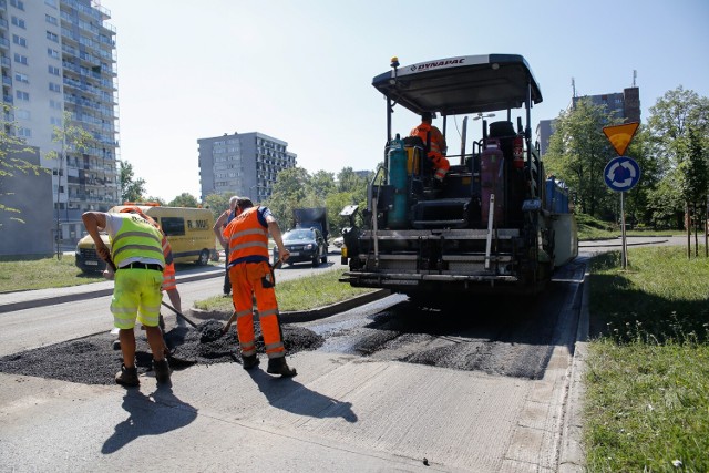 Prace drogowe prowadzone na Osiedlu Tysiąclecia w Katowicach potrwają do końca przyszłego tygodnia.