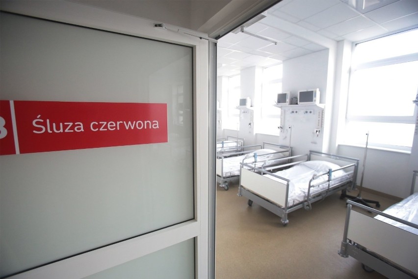 Połowa miejsc w szpitalu tymczasowym w Szczecinie zajęta. Personel pilnie poszukiwany 