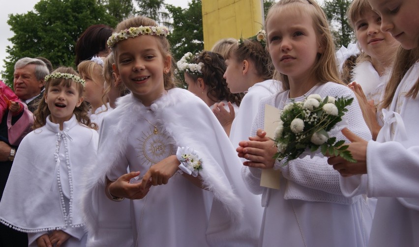 Pierwsza Komunia Święta na osiedlu Widok. Uroczystość z godziny 9.00