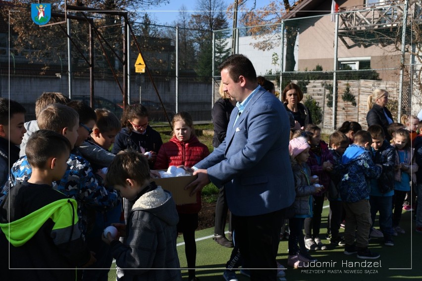 Prezydent Handzel otworzył nowe boisko przy Szkole Podstawowej nr 8