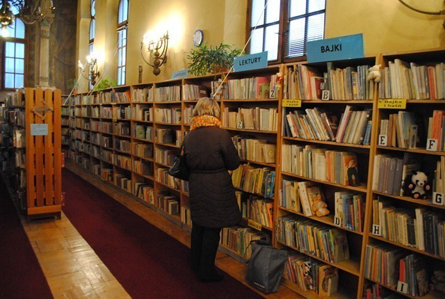 Działająca od 1988 roku w budynku synagogi filia Miejskiej...