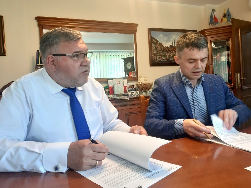 Umowy na modernizację dróg w Staniszewie i Pomieczyńskiej Hucie już podpisane