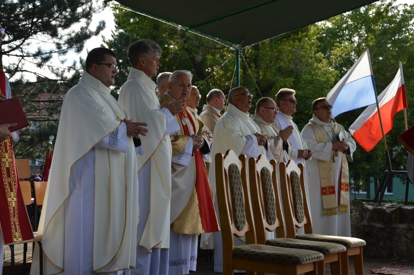 Uroczysta msza święta na fundamentach kościoła farnego w...