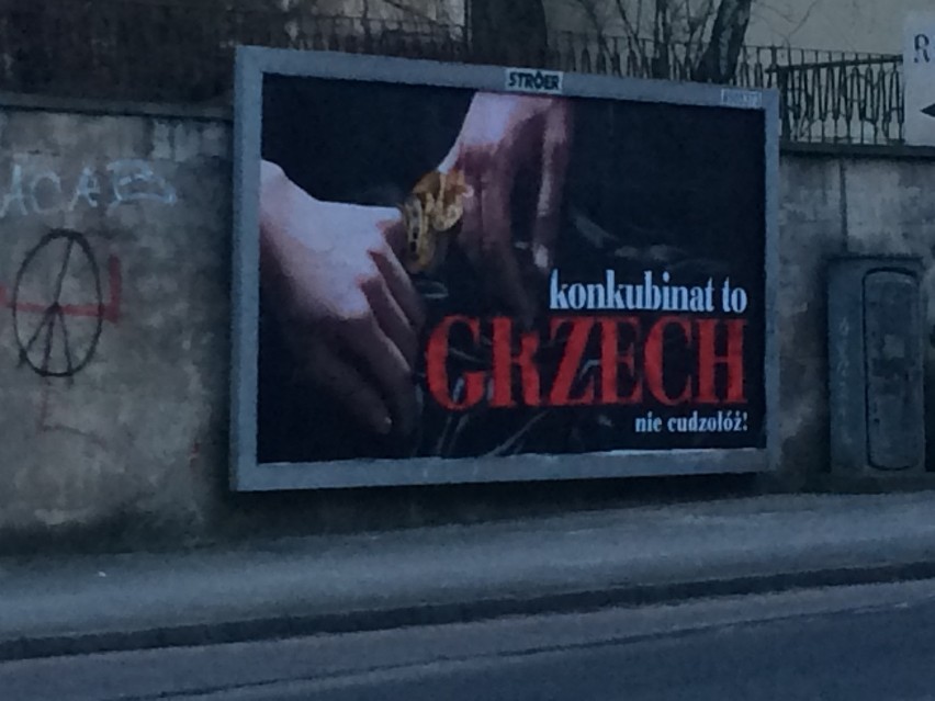 "Konkubinat to grzech. Nie cudzołóż" - nietypowy billboard w Zielonej Górze [ZDJĘCIA]