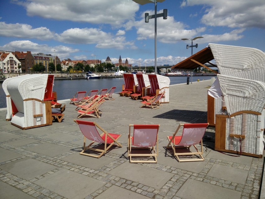 Akcja "Ulica naszemiasto.pl": Bulwary Cafe plażowe kosze nad brzegiem Odry