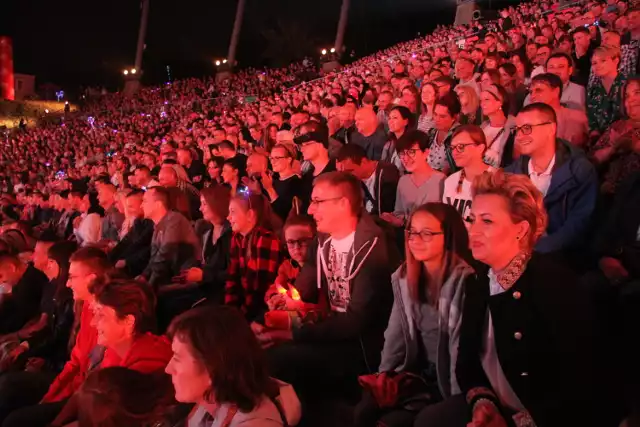 W sobotę 25 sierpnia w amfiteatrze Kadzielnia w Kielcach,  odbyła się Świętokrzyska Gala Kabaretowa. Wydarzenie transmitowała telewizja Polsat a na widowni pojawiło się wiele znanych osób. Zobaczcie kto...

Więcej na kolejnych slajdach

