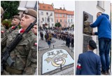 21 sierpnia wojskowo na Rynku Trzebnicy. Odznaczenia, podwaliny pod nowe muzeum w Ratuszu oraz darmowa grochówka [ZDJĘCIA]