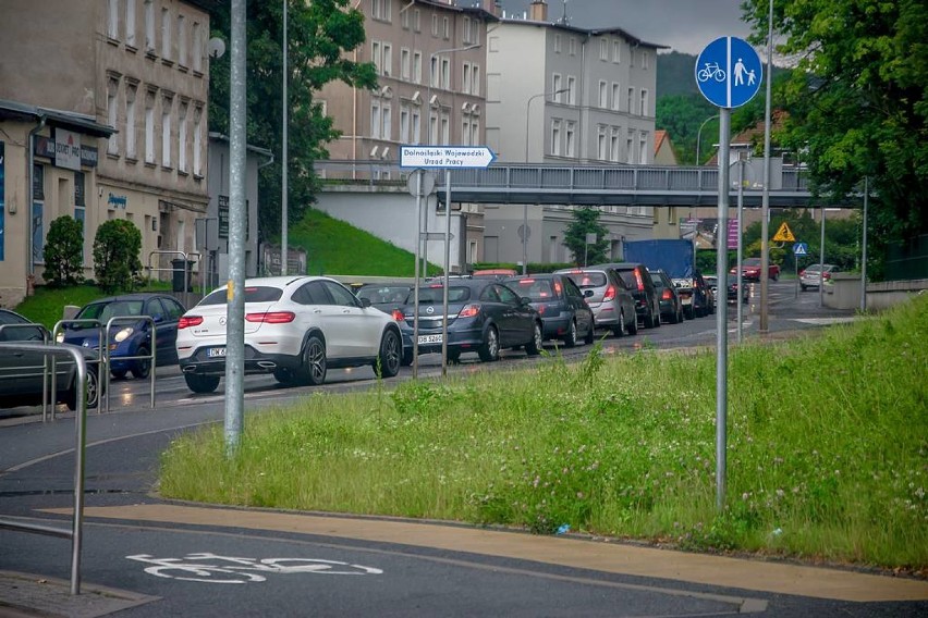 Korki na Piaskowej Górze po zamknięciu ulicy Długiej