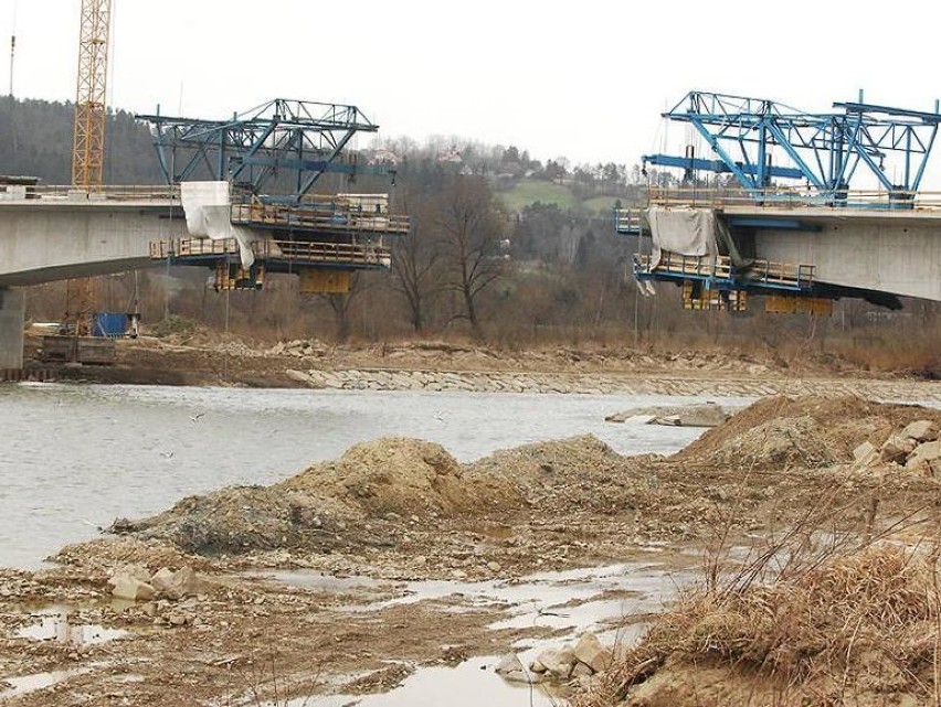 Nowy Sącz: budowa nowego mostu przy ul. Tarnowskiej [ZDJĘCIA]