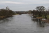 Rzeka Warta w Międzychodzie w weekend osiągnęła stan ostrzegawczy - dziś wodowskaz przy moście wskazał na 381 cm
