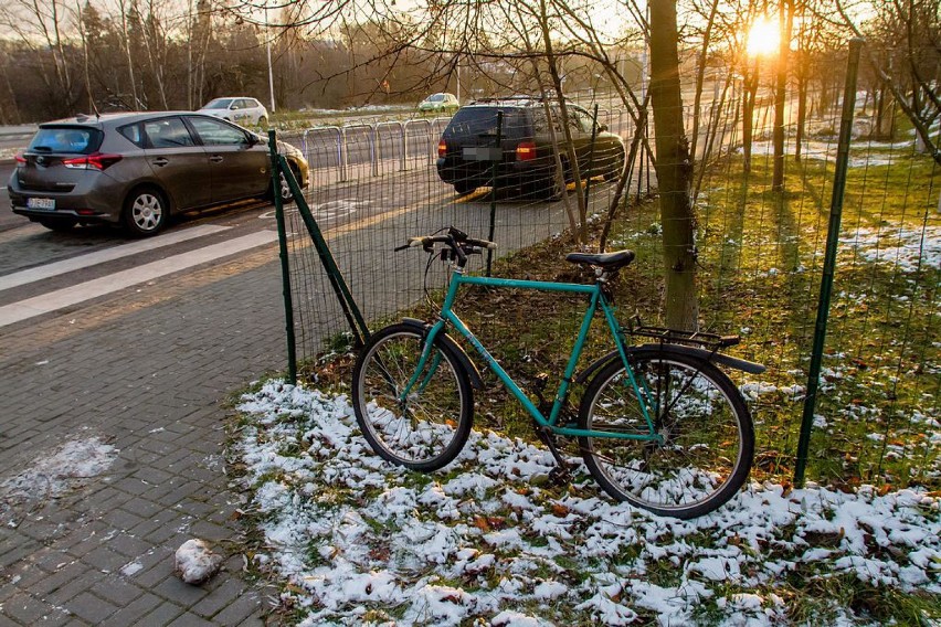 Rowerzystę na Podzamczu w Wałbrzychu potrącił kierowca bez uprawnień! Ile było takich zdarzeń w tym roku? [AKTUALIZACJA]