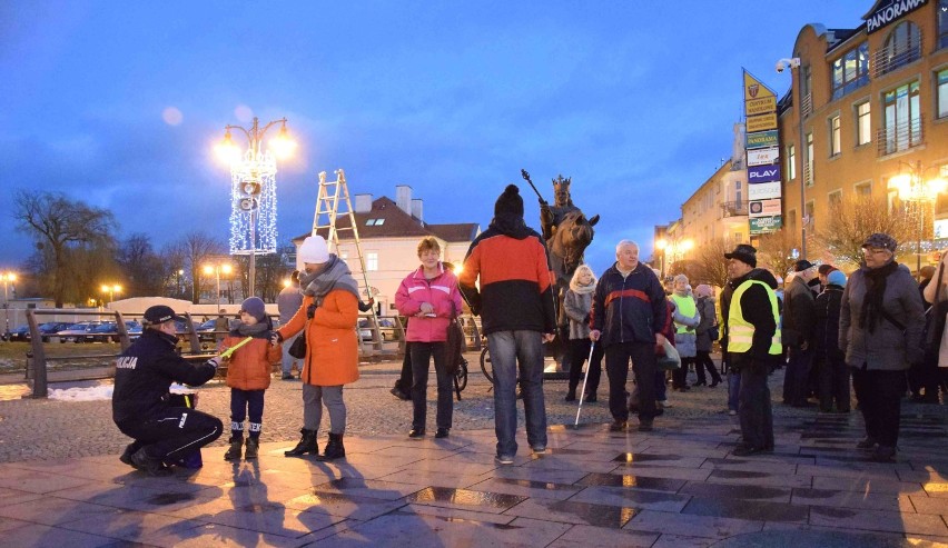 Słuchacze UTW w Malborku świecili przykładem na placu Jagiellończyka