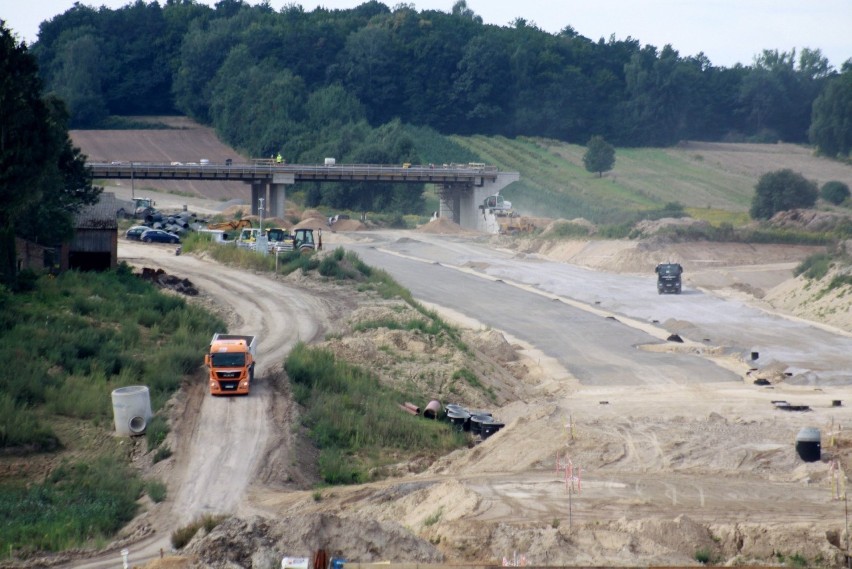 Milion ton asfaltu na ekspresówkę do Kraśnika. Zobacz postęp przy budowie trasy S19