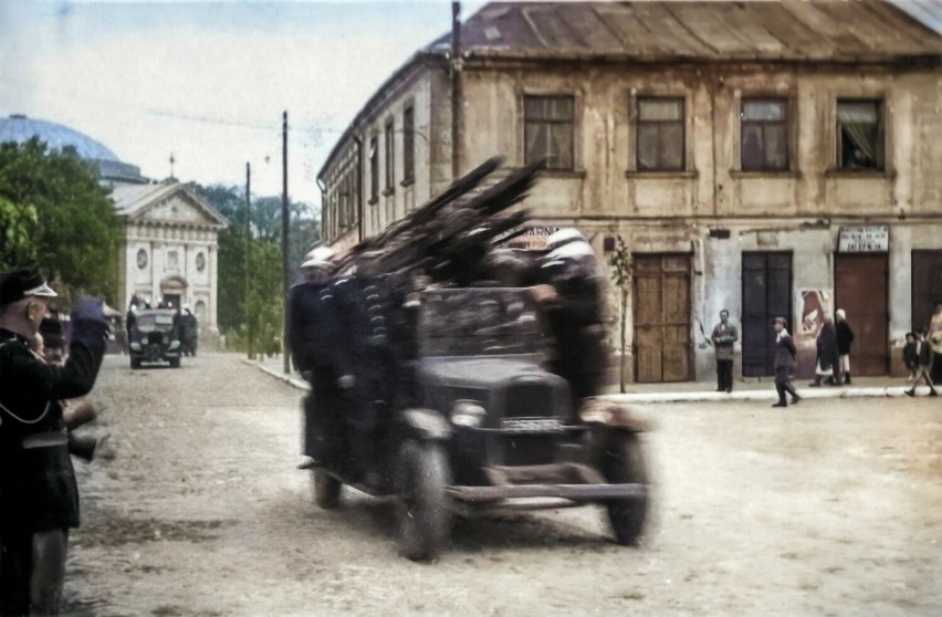 Pokazy Straży Ogniowej na Rynku w Skierniewicach pod koniec lat 40-tych