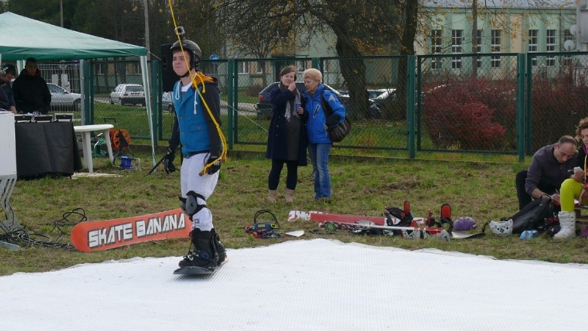 Lodowisko powiatowe i snowpark w Bełchatowie są juz czynne [ZDJĘCIA]