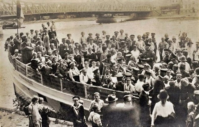 Zdjęcie parostatku zostało wykonane w sierpniu 1926 roku