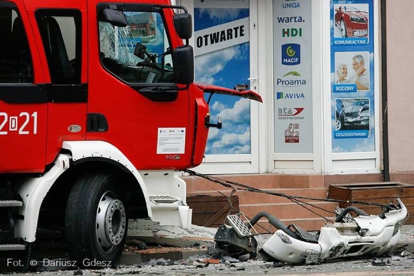 Lekki samochód gaśniczy marki Renault należący do Państwowej...