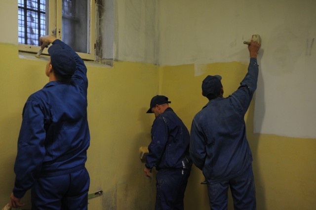 Areszt Śledczy w Śremie: osadzeni uczą się "wykończeniówki"