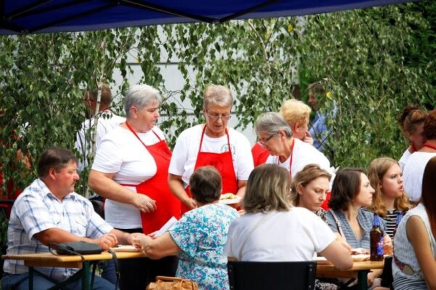 Izbica. Siódmy Festiwal Smaków nad Wolicą za nami. Goście zjedli ponad 2 tysiące pierogów. Zobacz zdjęcia