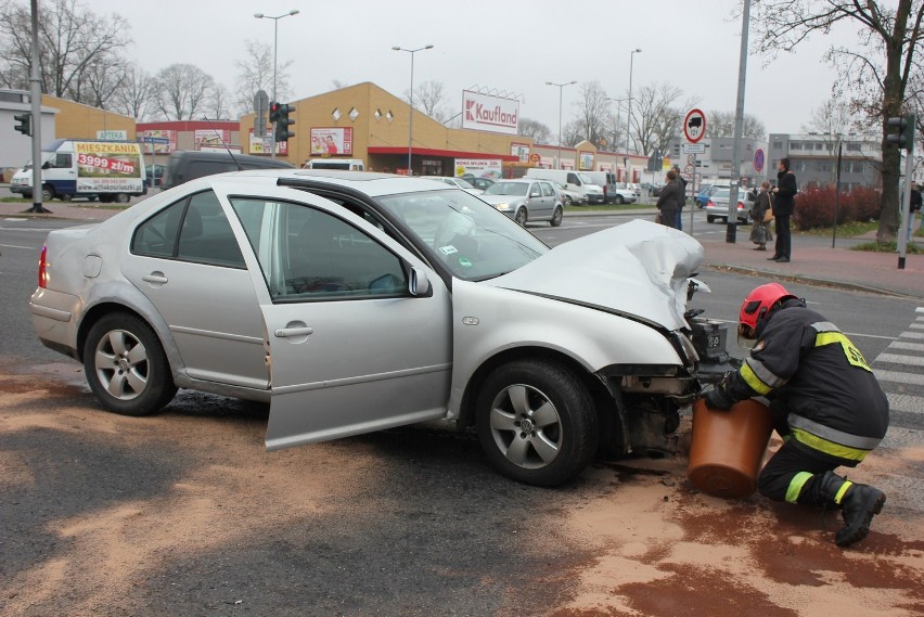 Wypadek koło Kauflandu w Puławach (zdjęcia)