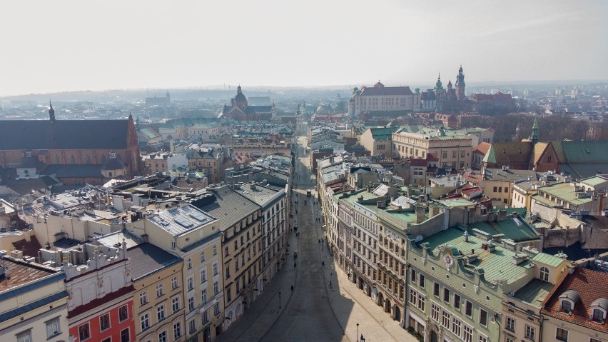 Kraków. Poranne, pandemiczne pustki. Miasto duchów z lotu ptaka