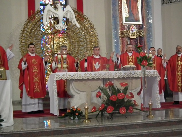 Biskup rzeszowski Jan Wątroba wizytował parafię św. Królowej Jadwigii w Gorlicach