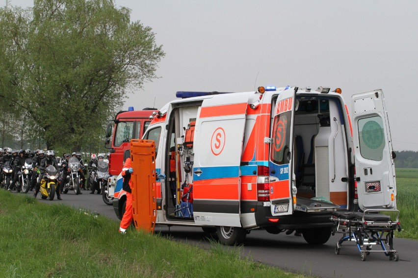 Wypadek pod Wolsztynem. Motocyklista zgubił pasażerkę