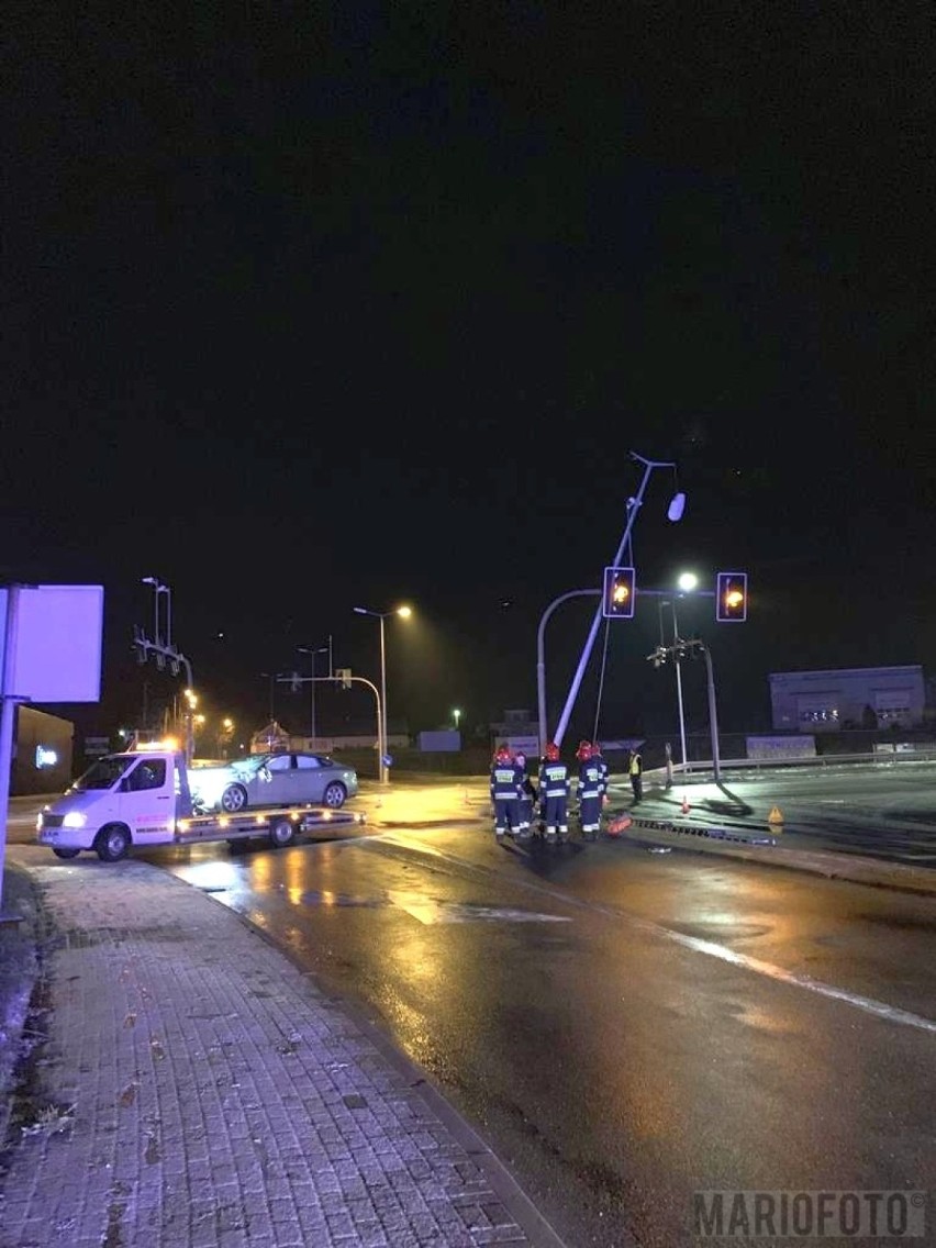 Na skrzyżowaniu ul. Oleskiej i obwodnicy Opola zderzyły się dwa samochody [zdjęcia]