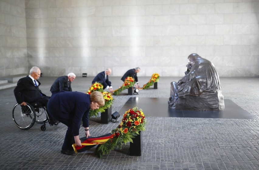 Niemiecka kanclerz Angela Merkel wraz z prezydentem...