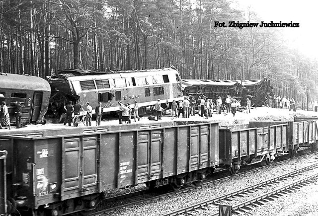 19 sierpnia 1980 roku pod Otłoczynem doszło do największej katastrofy kolejowej w powojennej Polsce. Przy pomocy załóg pociągów ratunkowych i specjalnych dźwigów sprowadzonych z Bydgoszczy i Tczewa, rozbite lokomotywy i wagony udało się  zdjęć z torów i dzięki temu udrożnić szlak.