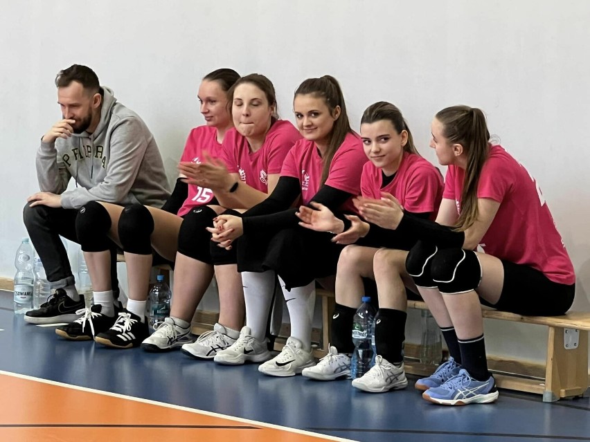 VII kolejka Amatorskiej Ligi Piłki Siatkowej Kobiet z MOSiR w Radomsku. ZDJĘCIA, WYNIKI