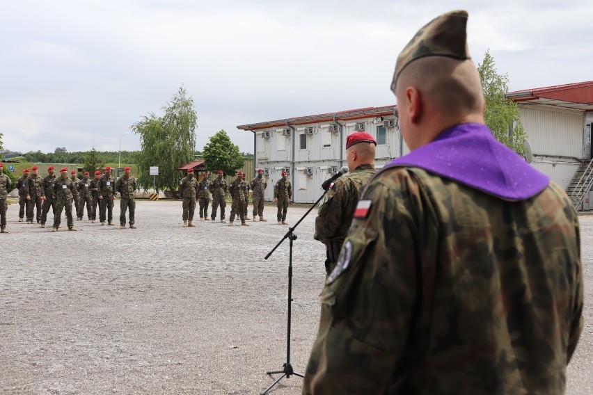 W Kosowie uczczono pamięć tragicznie zmarłego spadochroniarza z 25. Brygady Kawalerii Powietrznej w Tomaszowie