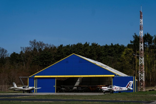 Aeroklub Pomorski w Toruniu, na którego lotnisku odbywały się mistrzostwa świata w akrobacji samolotowej.