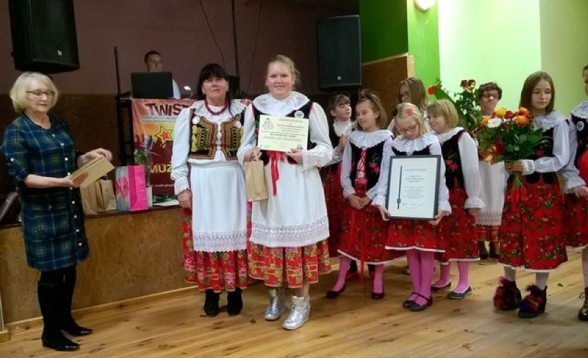 Certyfikaty dla zespołów folklorystycznych z gminy Kotla 