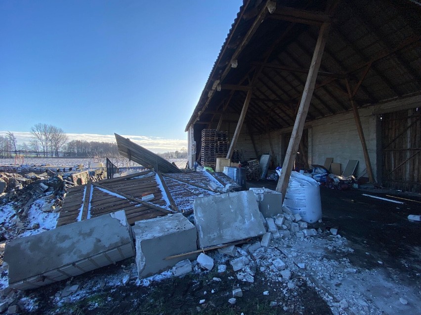 Burza śnieżna zniszczyła gospodarstwo strażakowi