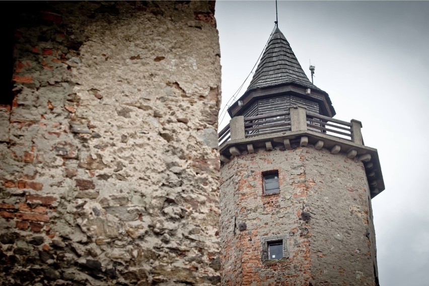 Zamek Grodno w Zagórzu Śląskim jest pierwszym na trasie...