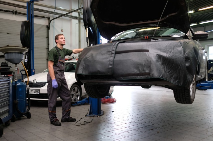 9. CCS Complex Car Service 
ul. Kosynierska 11 
tel. 609 442...