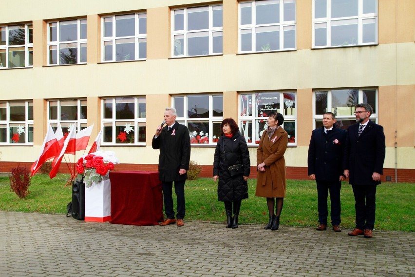 Święto Niepodległości. Mieszkańcy Przedborza upamiętnili 104. rocznice odzyskania przez Polskę wolności. ZDJĘCIA