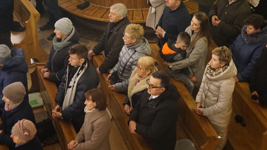 "I Święto Rodzin" dzieci i młodzieży należących do scholi,...