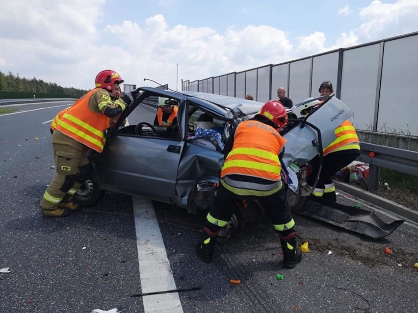 Tir z naczepą staranował cinquecento na autostradzie pod Tarnowem