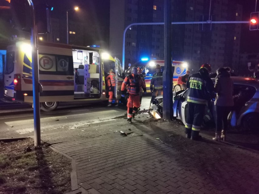 Wypadek na skrzyżowaniu Kaliska - Zbiegniewskiej we Włocławku. Zderzenie opli [zdjęcia]