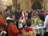 Arcybiskup Adam Szal poświęcił wielkonocne pokarmy w Bazylice Archikatedralnej w Przemyślu [ZDJĘCIA]