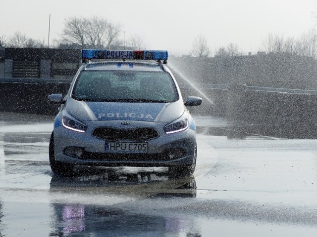 Policjanci szkolą się w Ośrodku Doskonalenia Techniki Jazdy w Kaliszu